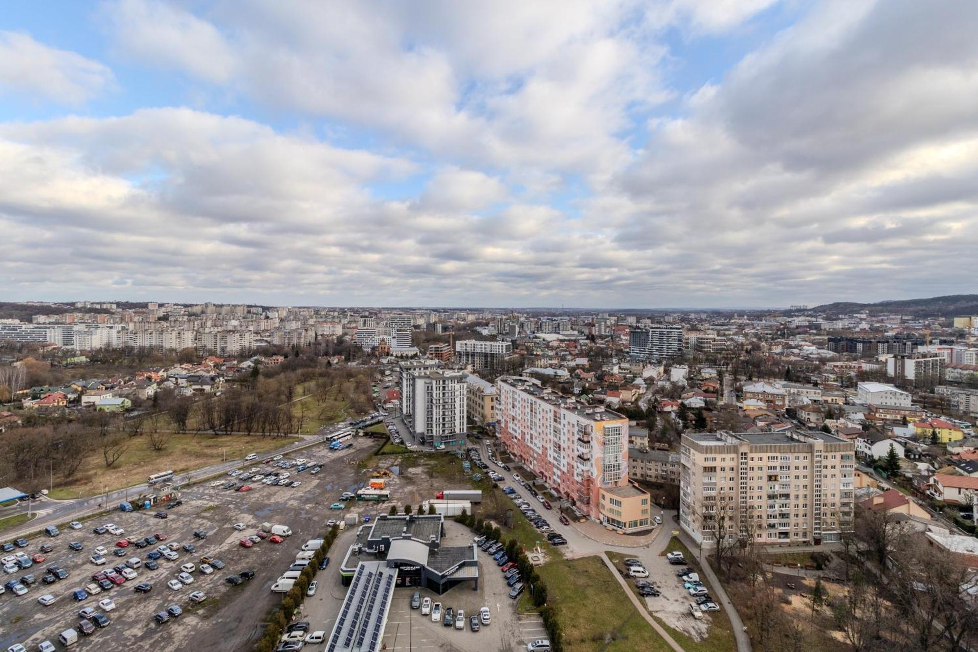 77 Views Apartments By Inshi Lviv Eksteriør bilde