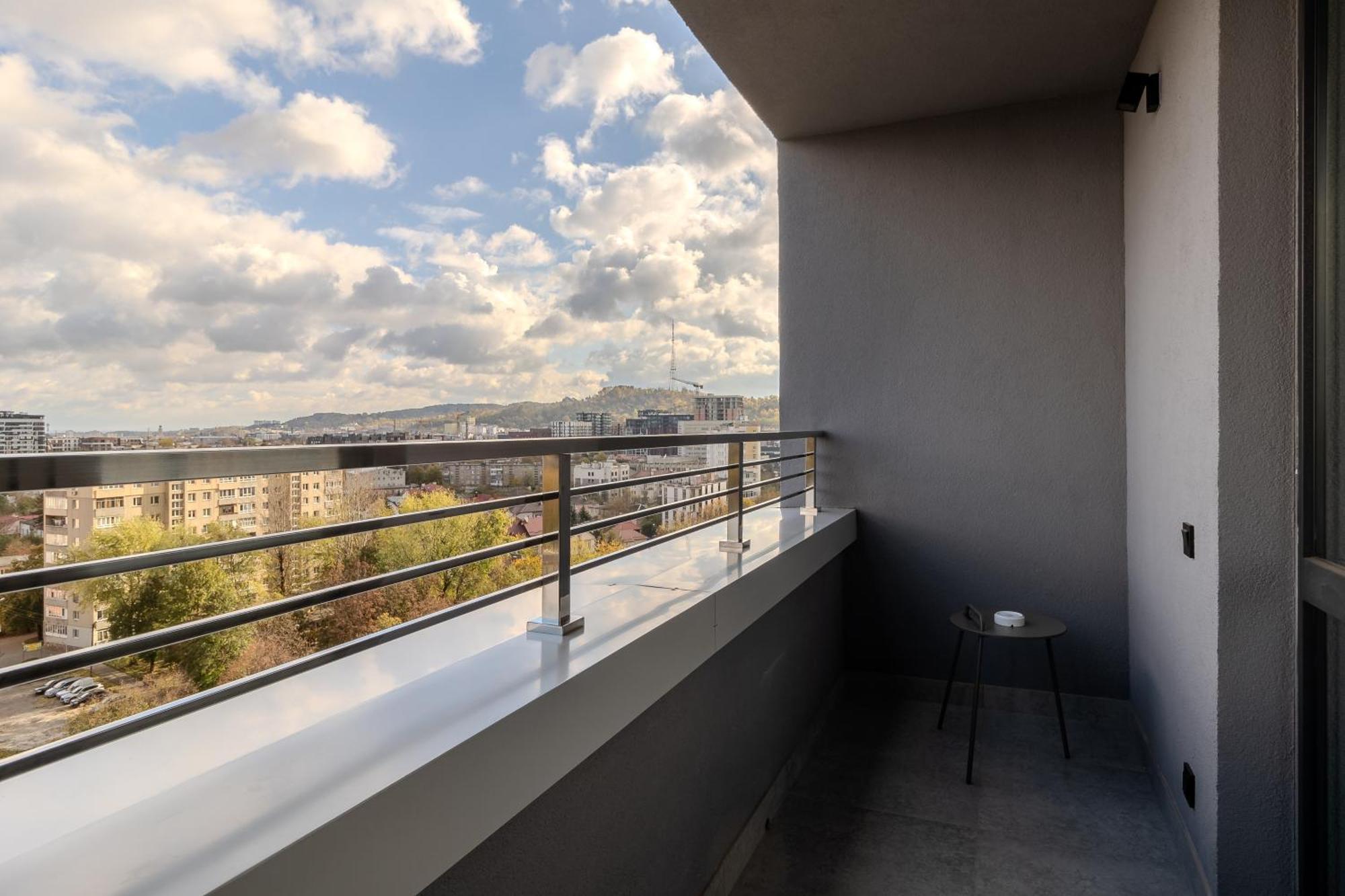 77 Views Apartments By Inshi Lviv Eksteriør bilde